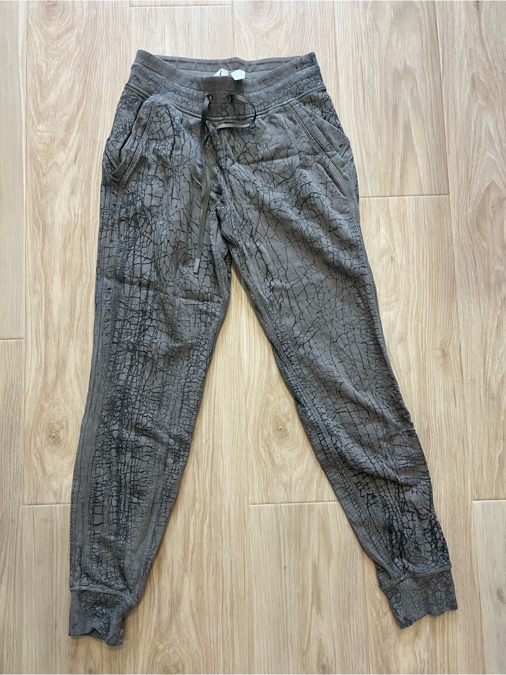 lululemon athletica Women's Charcoal Crackle Print Joggers